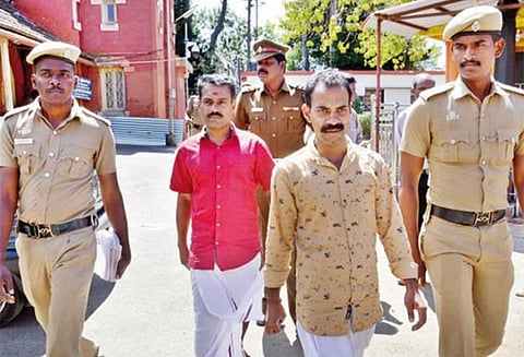 கோடநாடு வழக்கில் கோர்ட்டில் ஆஜராகாத மனோஜ்சாமிக்கு பிடிவாரண்டு