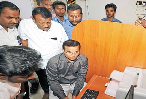 2 ஆயிரத்து 432 டன் விளைபொருட்கள் ஆன்லைன் சந்தையில் விற்பனை