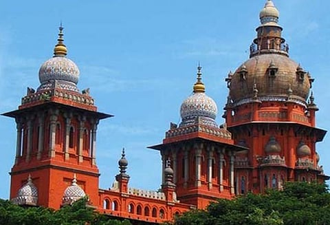 பெண் டாக்டர் மீதான வழக்கை விரைவாக விசாரிக்க வேண்டும் போலீசுக்கு, ஐகோர்ட்டு உத்தரவு