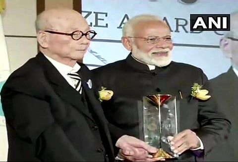 தென்கொரியாவில் பிரதமர் மோடிக்கு சியோல் அமைதி விருது வழங்கி கவுரவிப்பு