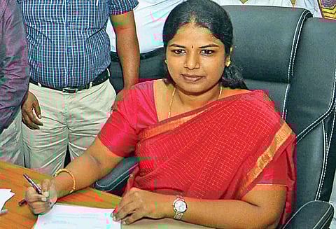 ஒரே நாளில் 27 தாசில்தார்கள் திடீர் இடமாற்றம் கலெக்டர் ஷில்பா உத்தரவு