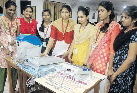 வாக்காளர் பட்டியலில் பெயர் சேர்க்க சிறப்பு முகாம்