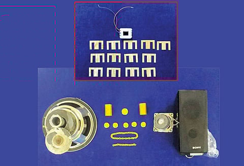 சென்னை விமான நிலையத்தில் ரூ.25 லட்சம் கடத்தல் தங்கம் பறிமுதல் ரூ.13½ லட்சம் வெளிநாட்டு பணமும் சிக்கியது