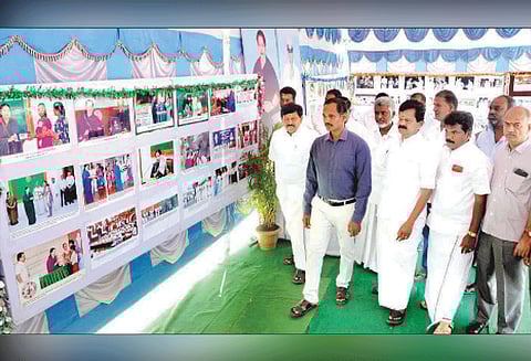 கிருஷ்ணகிரியில் தமிழக அரசின் சாதனைகள் குறித்த புகைப்பட கண்காட்சி அசோக்குமார் எம்.பி., கலெக்டர் பிரபாகர் பார்வையிட்டனர்