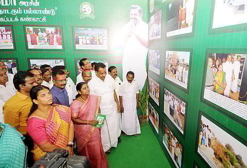 தமிழக அரசின் 2 ஆண்டு சாதனை விளக்க புகைப்பட கண்காட்சி அமைச்சர் எம்.ஆர்.விஜயபாஸ்கர் தொடங்கி வைத்தார்