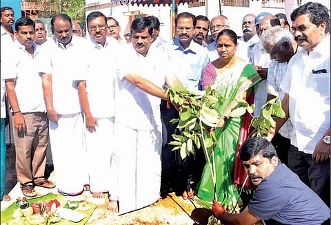 உடுமலை அரசு மருத்துவமனையில் ரூ.6 கோடியில் கூடுதல் கட்டிடம் கட்டும் பணி - அமைச்சர் உடுமலை கே.ராதாகிருஷ்ணன் தொடங்கி வைத்தார்