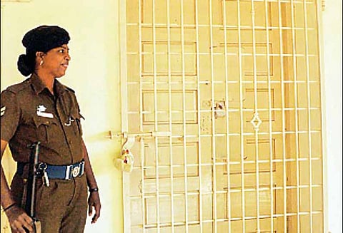 பிளஸ்-2 பொதுத்தேர்வு நாளைமறுநாள் தொடக்கம், மாவட்டத்தில் 41,071 மாணவ- மாணவிகள் எழுதுகின்றனர்