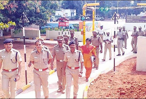நாகர்கோவில் ஆயுதப்படை முகாம் வளாகத்தில் போக்குவரத்து பூங்கா - டி.ஐ.ஜி. கபில்குமார் சரத்கார் திறந்து வைத்தார்