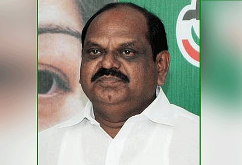 ஜெயலலிதாவின் ஆன்மா எங்கள் பக்கம் இருப்பதால்தான் அ.தி.மு.க. ஆட்சியை தினகரனால் கலைக்க முடியவில்லை வைத்திலிங்கம் எம்.பி. பேட்டி