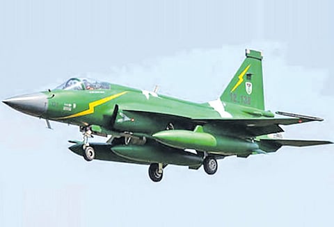 காஷ்மீருக்குள் அத்துமீறி நுழைந்த பாகிஸ்தான் விமானம் சுட்டு வீழ்த்தப்பட்டது