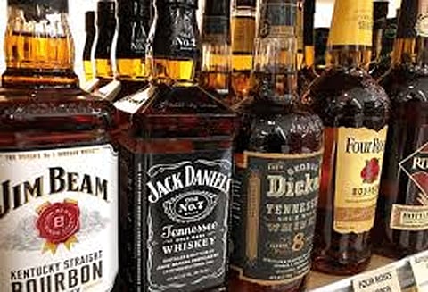 பனப்பாக்கத்தில் கள்ளத்தனமாக மது விற்பனை சமூக வலைத்தளங்களில் பரவியதால் நடவடிக்கை