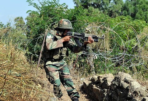 காஷ்மீரில் பாகிஸ்தான் அத்துமீறி தாக்குதல்; இந்திய ராணுவம் பதிலடி