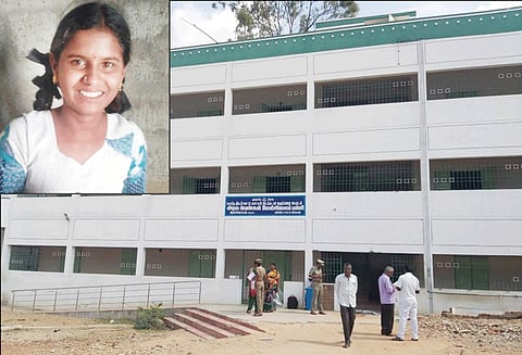 ஆலங்காயம் அரசு மகளிர்மேல்நிலைப்பள்ளியில் 3-வது மாடியிலிருந்து குதித்து பிளஸ்-1 மாணவி தற்கொலை ஆசிரியர்களை கண்டித்து பெற்றோர், உறவினர்கள் மறியல்