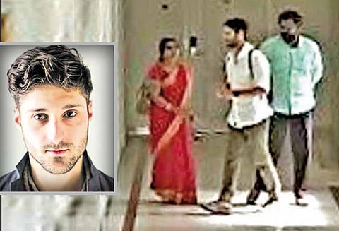 தூத்துக்குடியில் ஸ்டெர்லைட் எதிர்ப்பாளர்களை சந்தித்த அமெரிக்க வாலிபரின் விசாவை போலீசார் ரத்து செய்து திருப்பி அனுப்பினர்