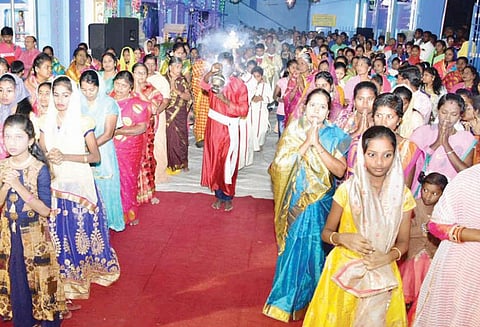 புத்தாண்டு பிறப்பையொட்டி கிறிஸ்தவ ஆலயங்களில் சிறப்பு பிரார்த்தனை