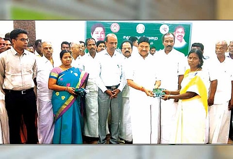 விருத்தாசலத்தில், 1,283 பெண்களுக்கு தாலிக்கு தங்கம் - அமைச்சர் எம்.சி.சம்பத் வழங்கினார்