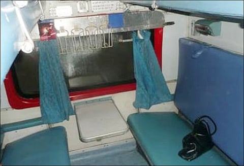 விமான நிறுவனங்களின் பாணியில் ரெயில்களில் காலியிடத்தை பயணிகள் பார்க்கலாம் புதிய வசதி விரைவில் அறிமுகம்