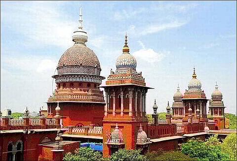 பொது இடத்தை ஆக்கிரமித்து எத்தனை வழிபாட்டு தலங்கள் உள்ளன? அறிக்கை தாக்கல் செய்ய அரசுக்கு, ஐகோர்ட்டு உத்தரவு