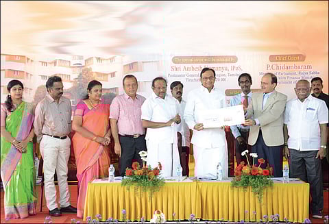 வறுமையை ஒழிப்பதுதான் சமுதாய வளர்ச்சியை ஏற்படுத்தும் ஜெ.ஜெ. கலை அறிவியல் கல்லூரி வெள்ளி விழாவில் ப.சிதம்பரம் பேச்சு