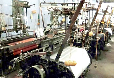 டி.சுப்புலாபுரம், சக்கம்பட்டி பகுதிகளில் கூலி உயர்வு கேட்டு, விசைத்தறி தொழிலாளர்கள் 5-வது நாளாக வேலை நிறுத்தம்