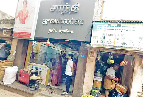 திருவள்ளூரில் கடையின் பூட்டை உடைத்து ரூ.16 லட்சம் நகை கொள்ளை