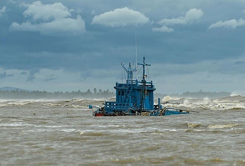 அந்தமானை புயல் தாக்கியது