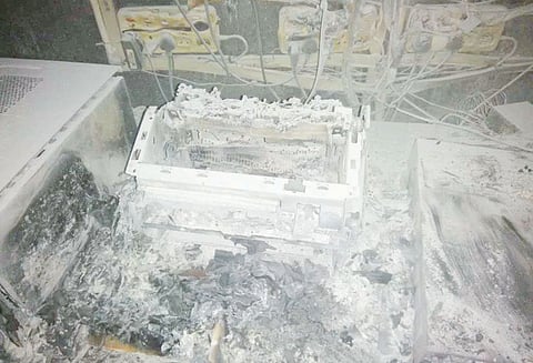 உப்பிலியபுரத்தில் பரபரப்பு சம்பவம்: கொள்ளை முயற்சி தோல்வியில் முடிந்ததால் வங்கிக்கு தீ வைப்பு நகை, பணம் தப்பியது