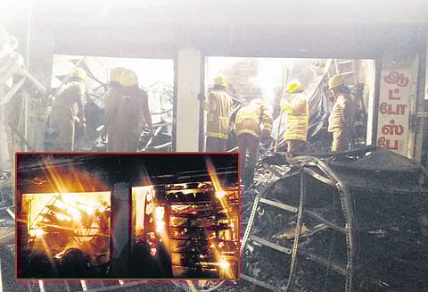 வாகன உதிரிபாகங்கள் விற்பனை கடையில் பயங்கர தீ ரூ.50 லட்சம் பொருட்கள் எரிந்து சேதம்