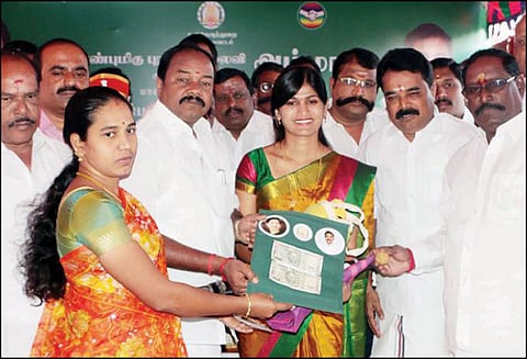 10 லட்சம் குடும்ப அட்டைதாரர்களுக்கு ரூ.1,000 ரொக்கத்துடன் பொங்கல் பரிசு கலெக்டர் ரோகிணி தகவல்