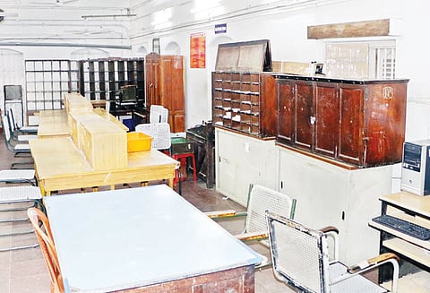 தஞ்சை மாவட்டத்தில் வேலைநிறுத்த போராட்டத்தால் தபால், வங்கி சேவைகள் பாதிப்பு