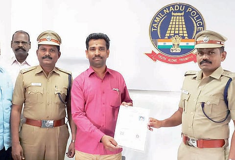 நன்னடத்தை சான்றிதழ் பெற பொதுமக்கள் இனி போலீஸ் நிலையங்களுக்கு அலைய வேண்டியதில்லை இணைய வழி சேவை வசதி தொடக்கம்