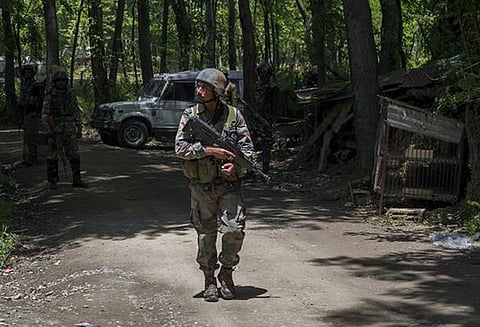 எல்லையில் பாகிஸ்தான் ராணுவம் இன்றும் அத்துமீறி தாக்குதல்