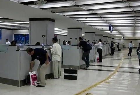 இந்தி தெரியாத காரணத்திற்காக மும்பை விமான நிலையத்தில் அவமதிக்கப்பட்டேன் - தமிழக மாணவர் குற்றச்சாட்டு