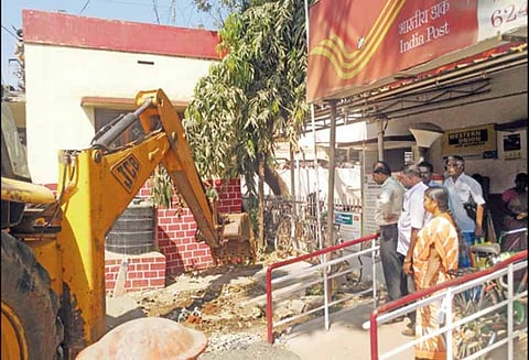 நிலக்கோட்டையில் சாலையோர ஆக்கிரமிப்புகள் அகற்றம்