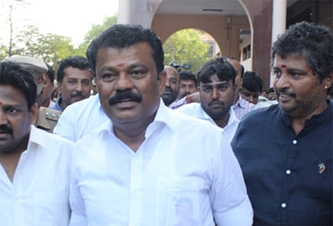 பாலகிருஷ்ண ரெட்டிக்கு விதிக்கப்பட்ட தண்டனைக்கு தடை விதிக்க ஐகோர்ட்டு மறுப்பு