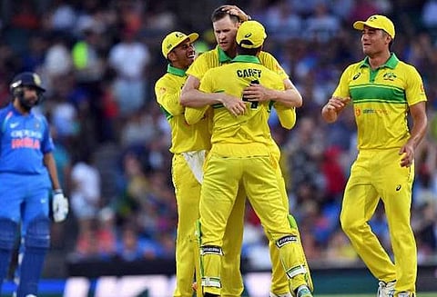 முதல் ஒரு நாள் போட்டி; ஆஸ்திரேலியா 34 ரன்களில் இந்தியாவை வீழ்த்தி வெற்றி