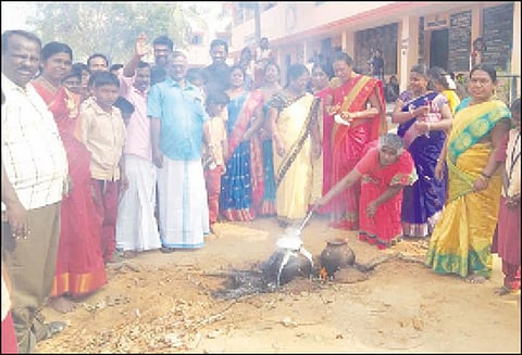 பள்ளி, கல்லூரிகளில் மாணவர்கள் கொண்டாடிய பொங்கல் விழா