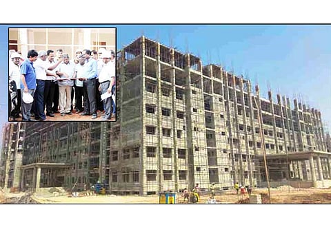 கரூர் அரசு மருத்துவக்கல்லூரி கட்டிட பணிகள் மே மாத இறுதிக்குள் முடியும் பொதுப்பணித்துறை முதன்மை தலைமை பொறியாளர் தகவல்