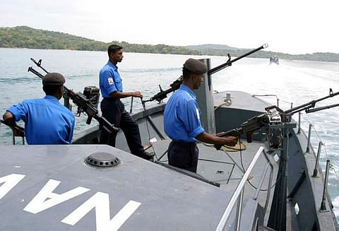 தமிழக மீனவர்கள் 11 பேர் கைது; இலங்கை கடற்படை நடவடிக்கை