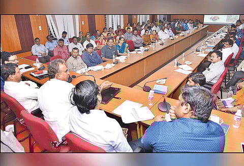 கோவை மாவட்டத்தில் மகளிர் சுயஉதவி குழுக்களுக்கு ரூ.522 கோடி கடன் வழங்க இலக்கு அமைச்சர் எஸ்.பி.வேலுமணி பேச்சு