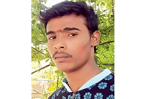 சாத்தூர் அருகே ஆற்றில் மூழ்கி பிளஸ்-1 மாணவர் பலி