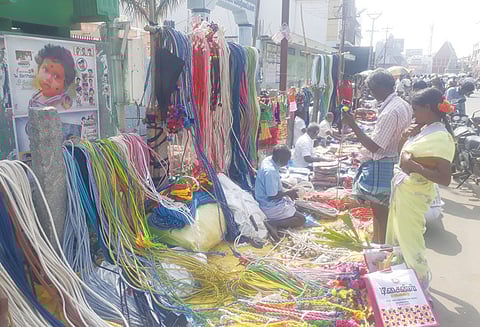 பொங்கல் பண்டிகையை முன்னிட்டு திருவண்ணாமலை கடை வீதிகளில் மக்கள் கூட்டம் அலைமோதல்