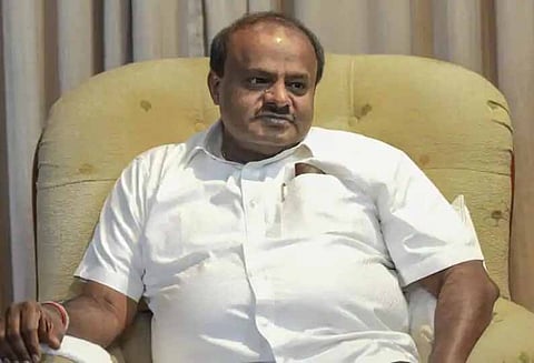 கர்நாடக அரசுக்கு அளித்த வந்த ஆதரவை 2 சுயேட்சை எம்.எல்.ஏக்கள் வாபஸ் பெற்றனர்