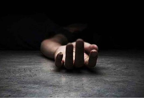 மினி வேன்-மோட்டார் சைக்கிள் மோதல்: தாய், மகள் பரிதாப சாவு - சேந்தமங்கலம் அருகே சோகம்