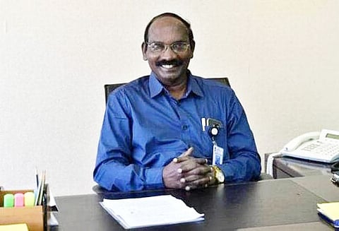 இளம் விஞ்ஞானிகள் திட்டத்தின் கீழ் செயற்கை கோள்களை உருவாக்குவது பற்றி மாணவர்களுக்கு பயிற்சி : இஸ்ரோ தலைவர் சிவன் பேட்டி