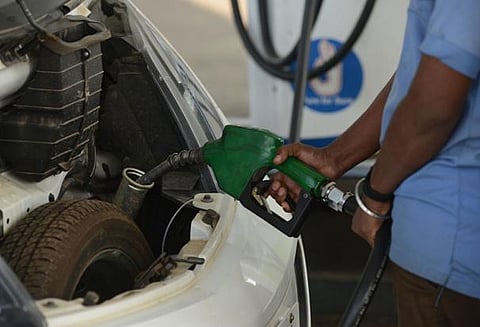 பெட்ரோல், டீசல் விலை தொடர்ந்து ஏறுமுகம் ! வாகன ஓட்டிகள் அதிர்ச்சி