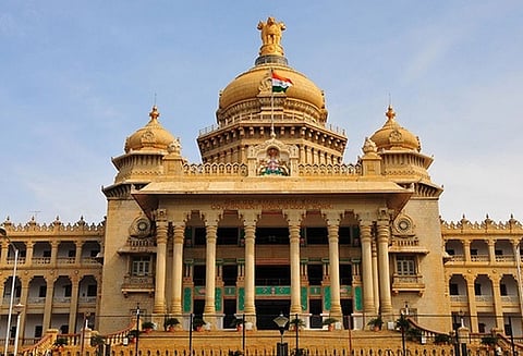 சட்டசபை கட்சி கூட்டத்தை புறக்கணித்த 4 காங். எம்.எல்.ஏ.க்கள் ராஜினாமா? அரசின் மீது நம்பிக்கை இல்லா தீர்மானம்; பா.ஜனதா திட்டம்