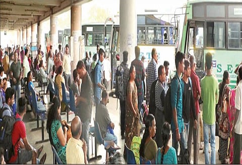 பொங்கல் விடுமுறை முடிந்தது: வெளியூர் செல்வதற்கு நாகர்கோவில் பஸ் நிலையத்தில் கூட்டம் அலைமோதியது
