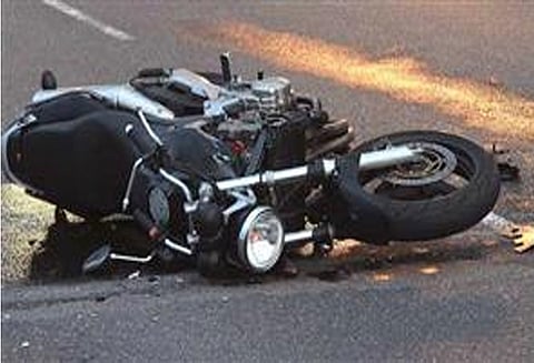 படப்பை அருகே மோட்டார் சைக்கிள்-மொபட் மோதல்; கல்லூரி மாணவர்கள் 2 பேர் பலி