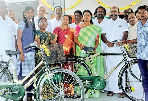 2,873 மாணவ-மாணவிகளுக்கு விலையில்லா சைக்கிள்